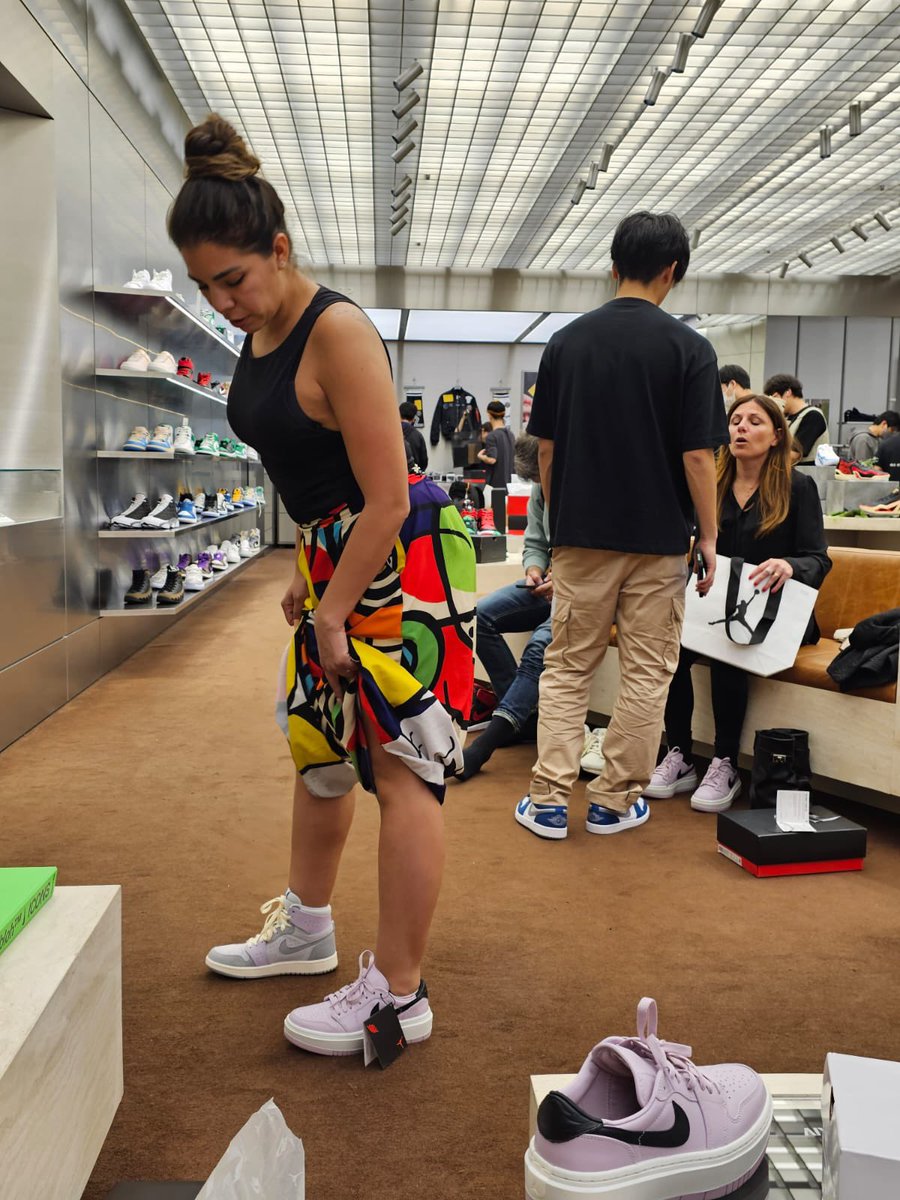 serchautomotri's tweet photo. Jordan World of Flight Tokyo Shibuya
#japon #cruceshibuya #traveljapan #travelphotography #viajaresvivir #parati #parati #exagerado #mivida #twitter #sigueme #fyp #jordanstore https://t.co/exY82fu2L5
