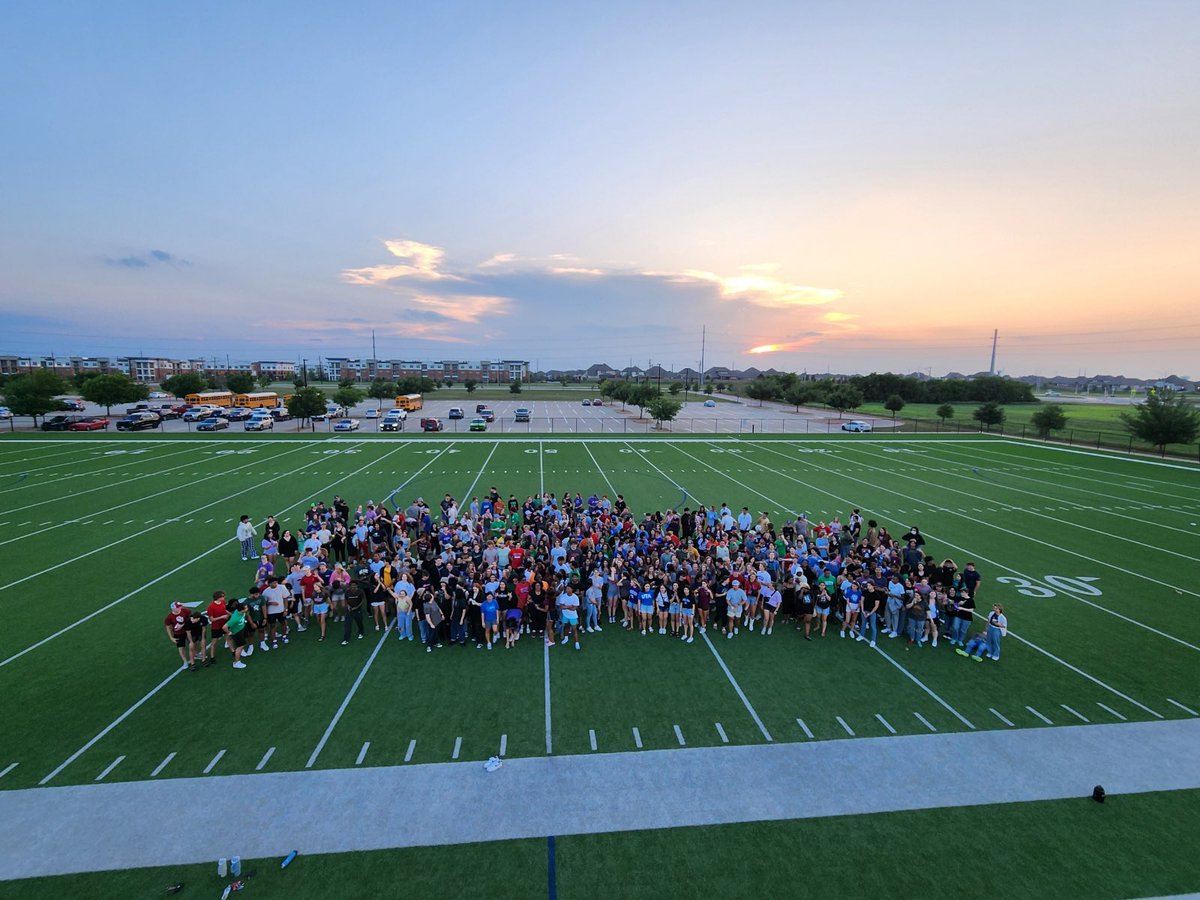 Tonight the sun set on the Class of 2023 💚🎓We are going to miss you 💙🌥️