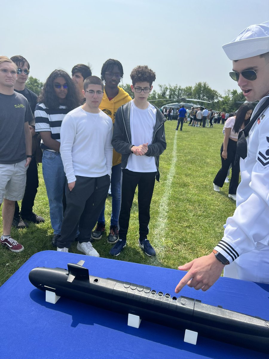 GrotonSubs's tweet image. Submariners from USS Oregon the future USS Idaho, USS Iowa and USS Utah are supporting #FleetWeekNYC &amp;amp; sharing their Navy stories in the community! Say “hello” if you see us! @FleetWeekNYC @USFleetForces @COMSUBLANT #NewYork #submarines #USNavy