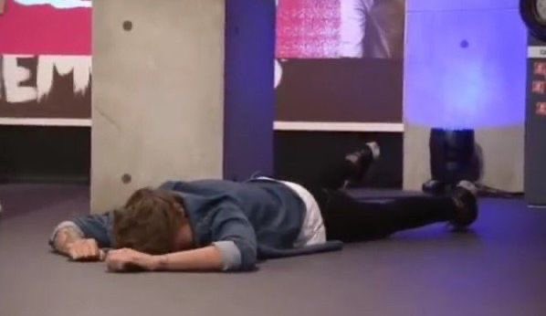angelslouisw's tweet photo. cuando recuerdo todas las ridiculeces que hice por amor a one direction: no comer con cuchara por Liam, gritarle “KEVIN” a toda paloma que veía, comer zanahoria solo porque a Louis le gustaban las chicas que comían zanahorias y hay muchísimo más. Lo que hacía la demencia loco https://t.co/a7tnCephj6