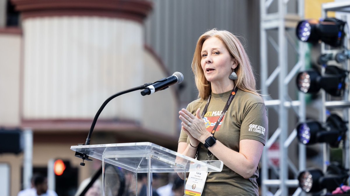 📸 #GEOINT2023 Day 3 (evening!) — We celebrated St. Louis' innovative #geospatial community and @GEOINTsymposium's 20th Anniversary with a party in Kiener Plaza Park!🥳

📍Downtown St. Louis