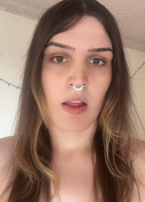 No makeup selfie UwU https://t.co/ZPWWaMkHqV