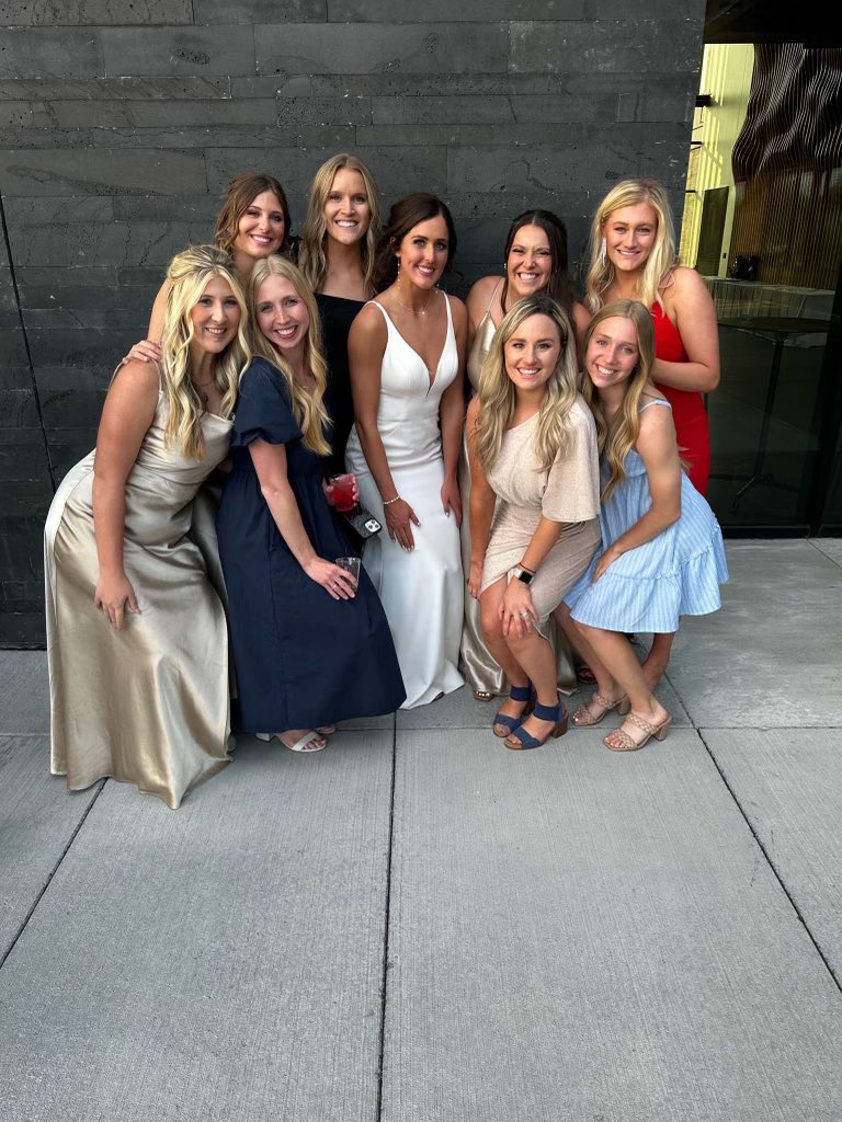 Midland_VBall's tweet photo. Congratulations to MUVB Alum Taylor Petersen! 💍♥️ https://t.co/ICJickk38X