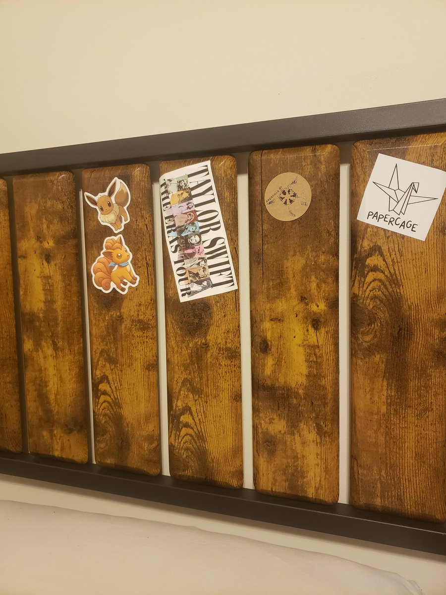 CallMeYones's tweet image. Y'all who know me know my creativity is 99% limited to low quality MS paint memes so im really happy to show off my new personal project of putting stickers on my new headboard :3

Shoutout out to my boy @democrachi with the Papercage hookup