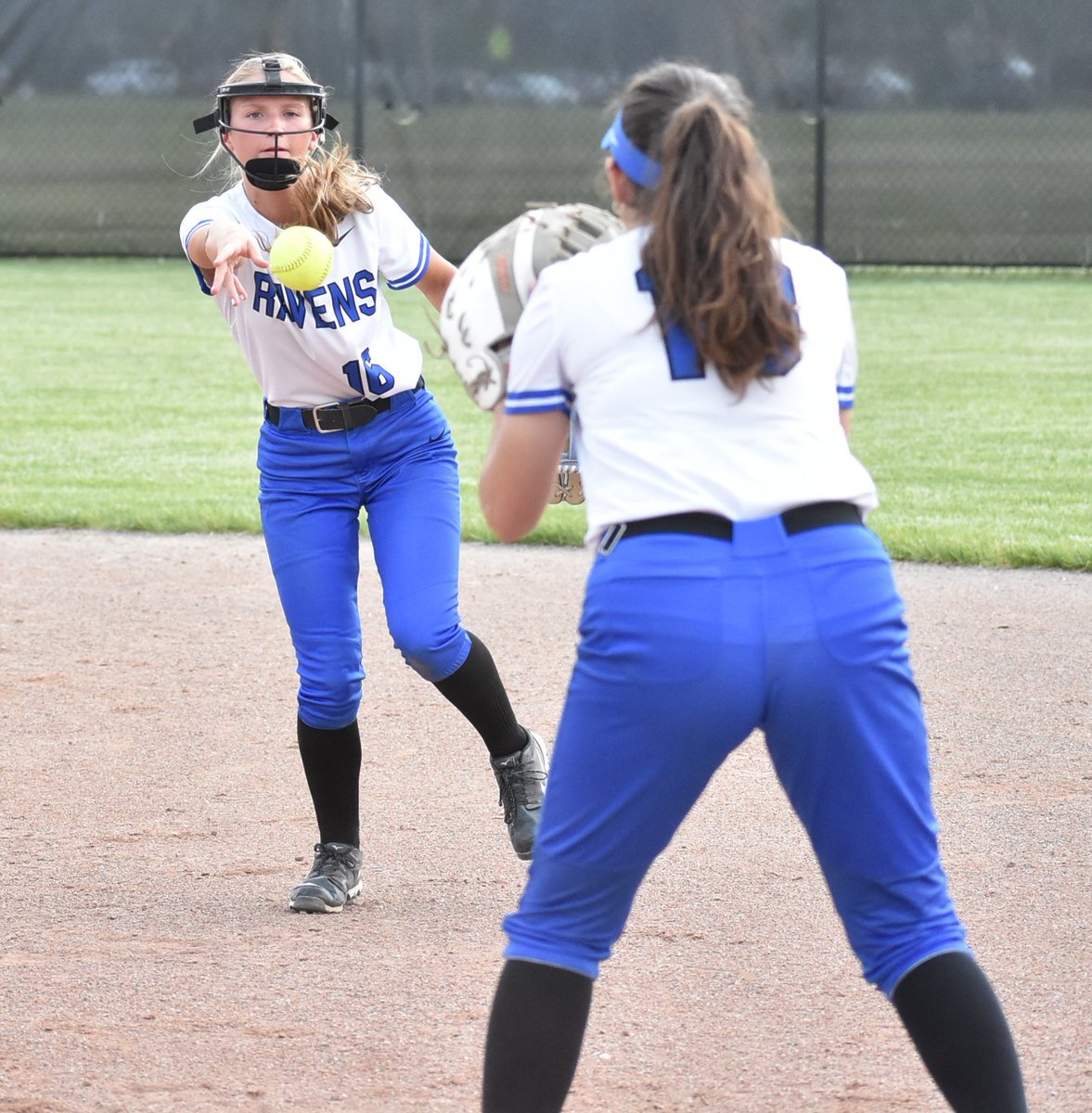 RO_Softball's tweet photo. Our Ravens played West Bloomfield to a 7-7 tie this afternoon - OAA crossover. Anneliese Klein was 2-3 with four RBI to lead the offense. Sarah Menzo was 2-3 with a pair of runs scored and Madi Stewart was 1-2 with two runs scored herself.
We play Hazel Park next Tuesday. https://t.co/29DlTiPsX4
