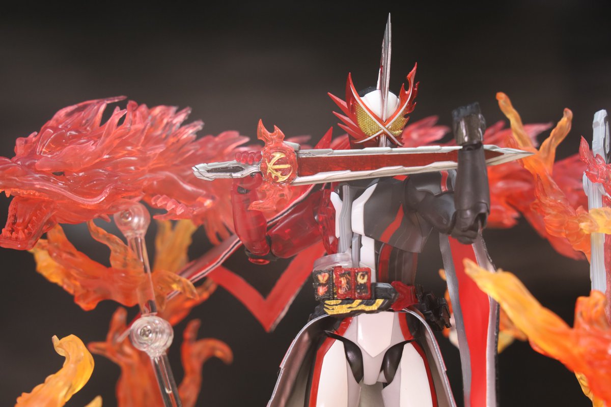 zeroro280728563's tweet photo. #仮面ライダーセイバー #KamenRide #SHFiguarts #SHF #フィギュアーツ
圣剑拔刀驱动器!!
BRAVE DRAGON!!
过去,曾有一只拥有毁天灭地之力的神兽……
REKA BATTO!!!
HENSHIN!
BRAVE DRAGON——
Reka Isatsu!
勇気の竜と火炎剣烈火が交わる時 真紅の剣が悪を貫く! https://t.co/7LixZyUZGC