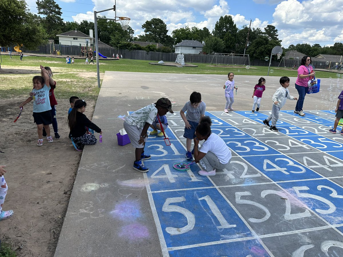 MrsMolina7's tweet photo. Our countdown in Kinder! @CFISDHolmsley @AnaMax16 #WhateverItTakes https://t.co/BbyaGQbXAe