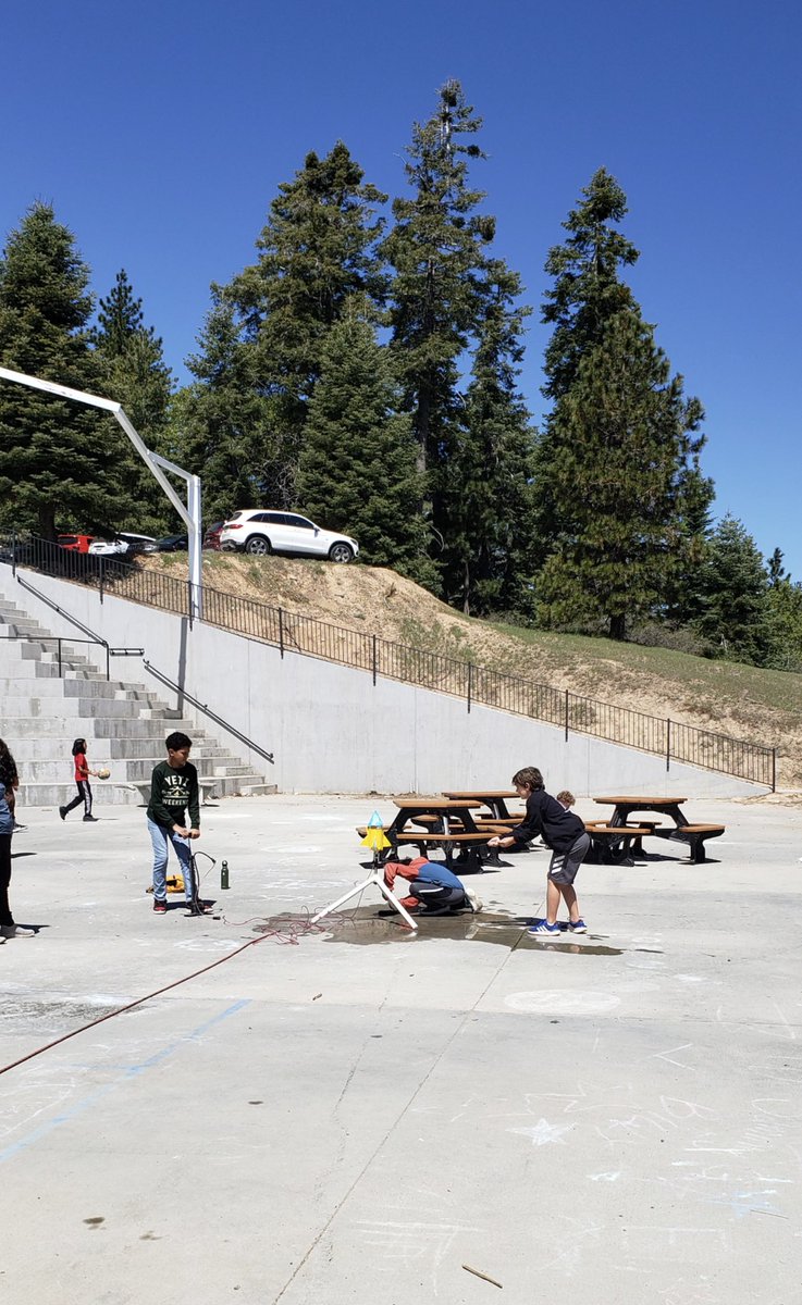 LbPrincipal's tweet photo. More fun activities at PALI #outdoors #lunadabay2023 #5thgrade https://t.co/Eoni0Z2eiN