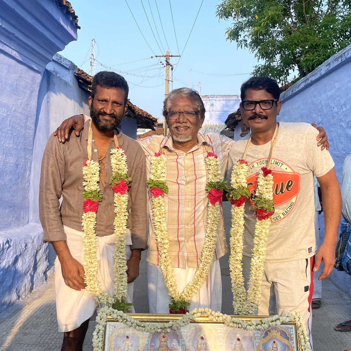 #MargazhiThingal Shoot Starts Today starring @offBharathiraja in a lead role along with @Shyam66465423 @maalu1815

Produced by @Dir_Susi 's #VennilaProductions

Directed by @manojkumarb_76 

@gvprakash #KasiDinesh @KabilanVai @vasukibhaskar @DuraiKv @decoffl