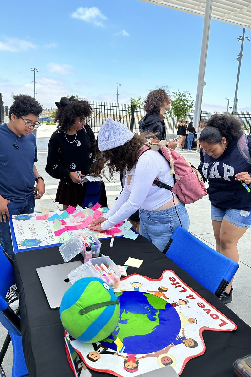 Love4lifeassoc's tweet photo. Love 4 Life today at Liberty High School Mental Health Awareness Week♥️🌎
#BullyingPrevention #SuicidePrevention #MentalHealth #LoveYourself #LoveOthers #StandUpForEachOther #LibertyHighSchool #Love4LifeAssociation
#MakingADifference https://t.co/yN2KDmdksM