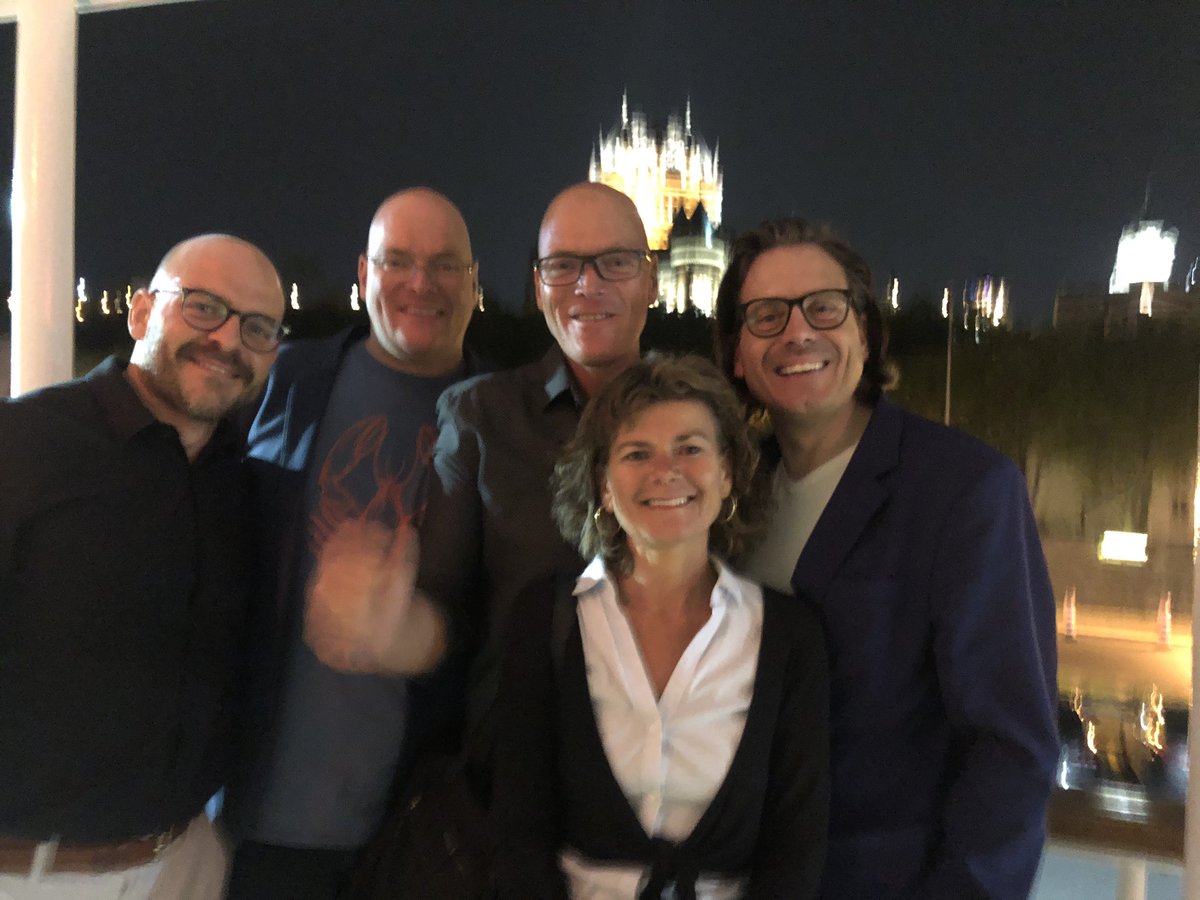Gemini3D's tweet photo. Une belle soirée en compagnie du collectif @agenceminimal pour soutenir la fondation @MadeliAide https://t.co/P8EFk1xDlB