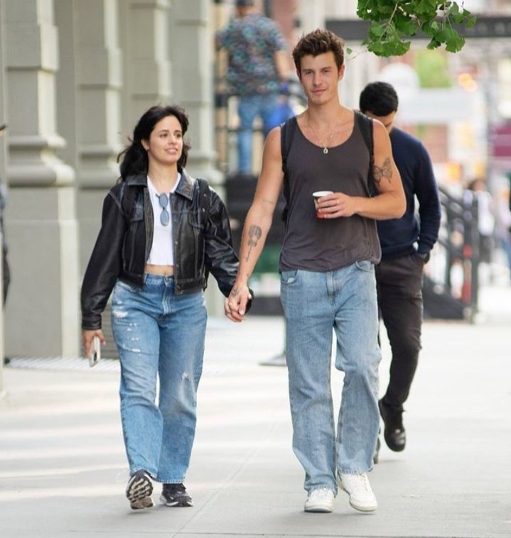 They are in love 'Again' 😭❤️

#ShawnMendes #CamilaCabello