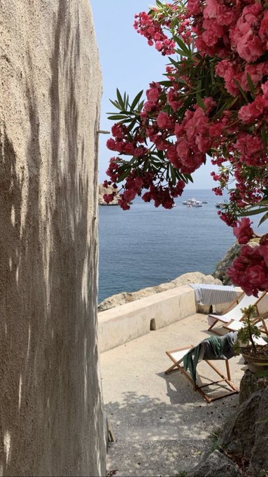 HeleniBrownu's tweet photo. mediterranean summer https://t.co/EWFBhfvkQL