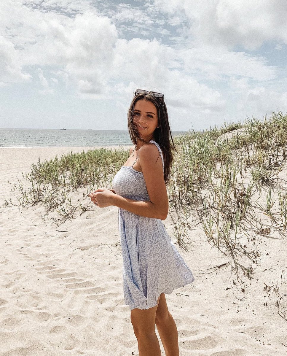 living for sunshine and beach days. 🏖️