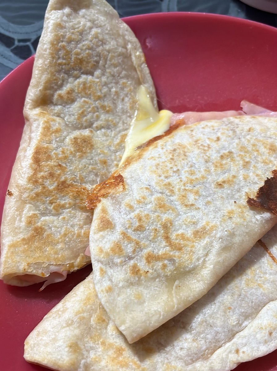 adrianrossainz's tweet photo. Las quesadillas son una obra de arte. https://t.co/N7MNZLbrt5