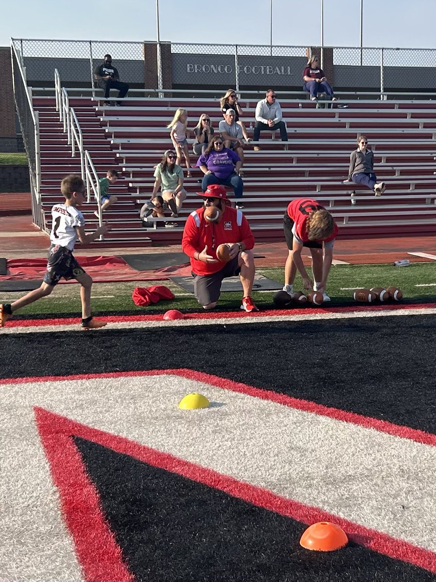 MustangYFA's tweet photo. Great finish to our #characterleader camp!! Great job to our Varsity Coaches and athletes. These kids and coaches put in WORK!! #wearemustang @CoachLeeBlank @Waleed_Gaines @coachmac_ https://t.co/wzFEqFsoIh