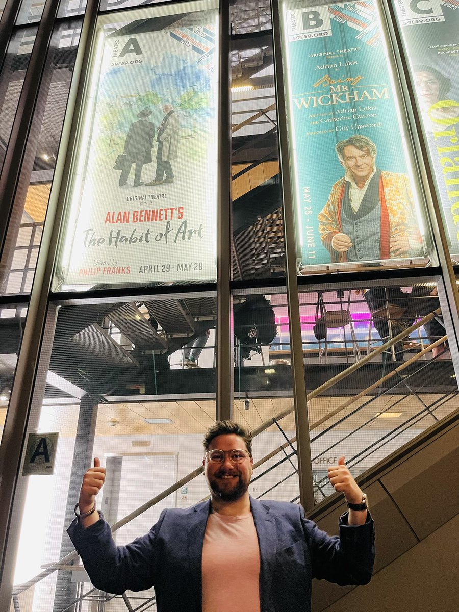 What has two thumbs & two shows in New York?……… Dis guy 👇😊

#ProudDontEvenCoverIt #WorkHard #LoveTheatre #4Dad