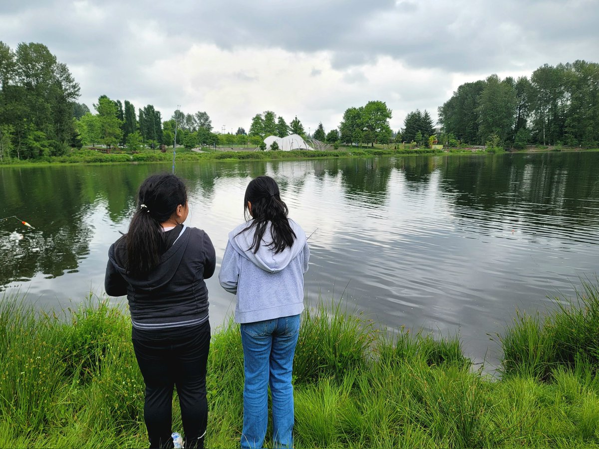 BleeTeach's tweet photo. Today, the students had a great time learning to fish at Lafarge Lake with @Go_Fish_BC. For many, it was their first time, and what a great experience! Thank you to @TransLink as well for making our journey smooth and seamless! #bced https://t.co/EYknNepgvI