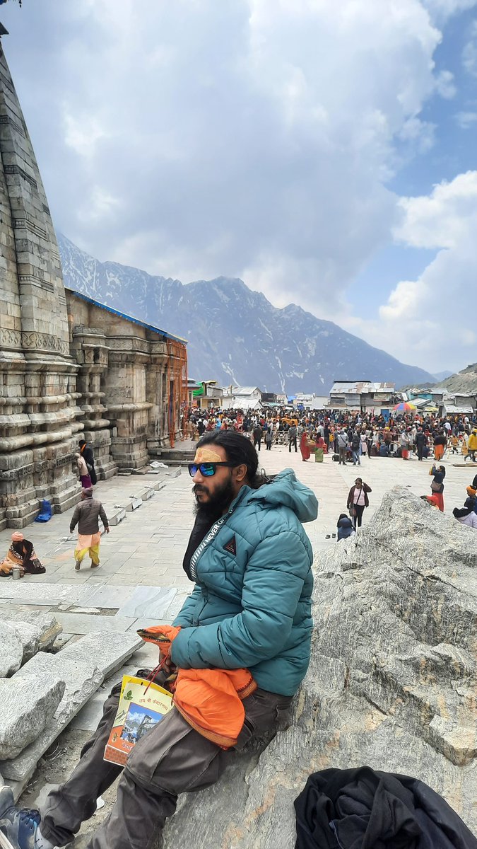 जीवन को लेकर बहुत गंभीर मत बनिए। 
यह एक छोटा सा नाटक है।

#KedarnathTemple 
#Throwback2022