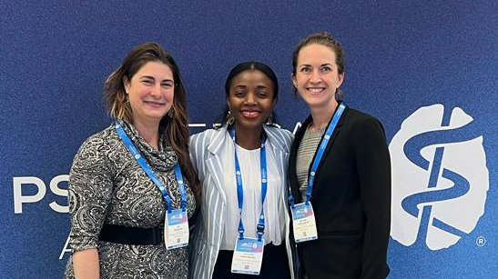 Feeling #UMNProud at <a href="/APApsychiatric/">American Psychiatric Association</a> #APAAM23 and grateful to spend time with research mentees Dr. Tolu Odebunmi (<a href="/Tolu_OdeB/">Tolu Odebunmi MD,MPH</a>) &amp; Brianna Engelson (@BriannaEngelson).  #PsychTwitter #MedTwitter