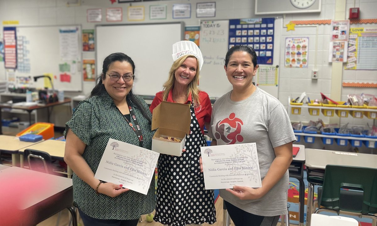 Thank you <a href="/Barrington220EF/">Barrington 220 EF</a>  for supporting our 3rd graders! ¡Gracias a Barrington 220 Educational Foundation por apoyar a nuestros estudiantes de 3er grado! @Mrs_N_Garcia 
<a href="/SunnyHill220/">Sunny Hill Elementary School</a> <a href="/LaMaestraFausto/">La Maestra</a> <a href="/edgar_dlm_gtz/">Edgar De La Mora</a> <a href="/barrington220/">Barrington 220</a>