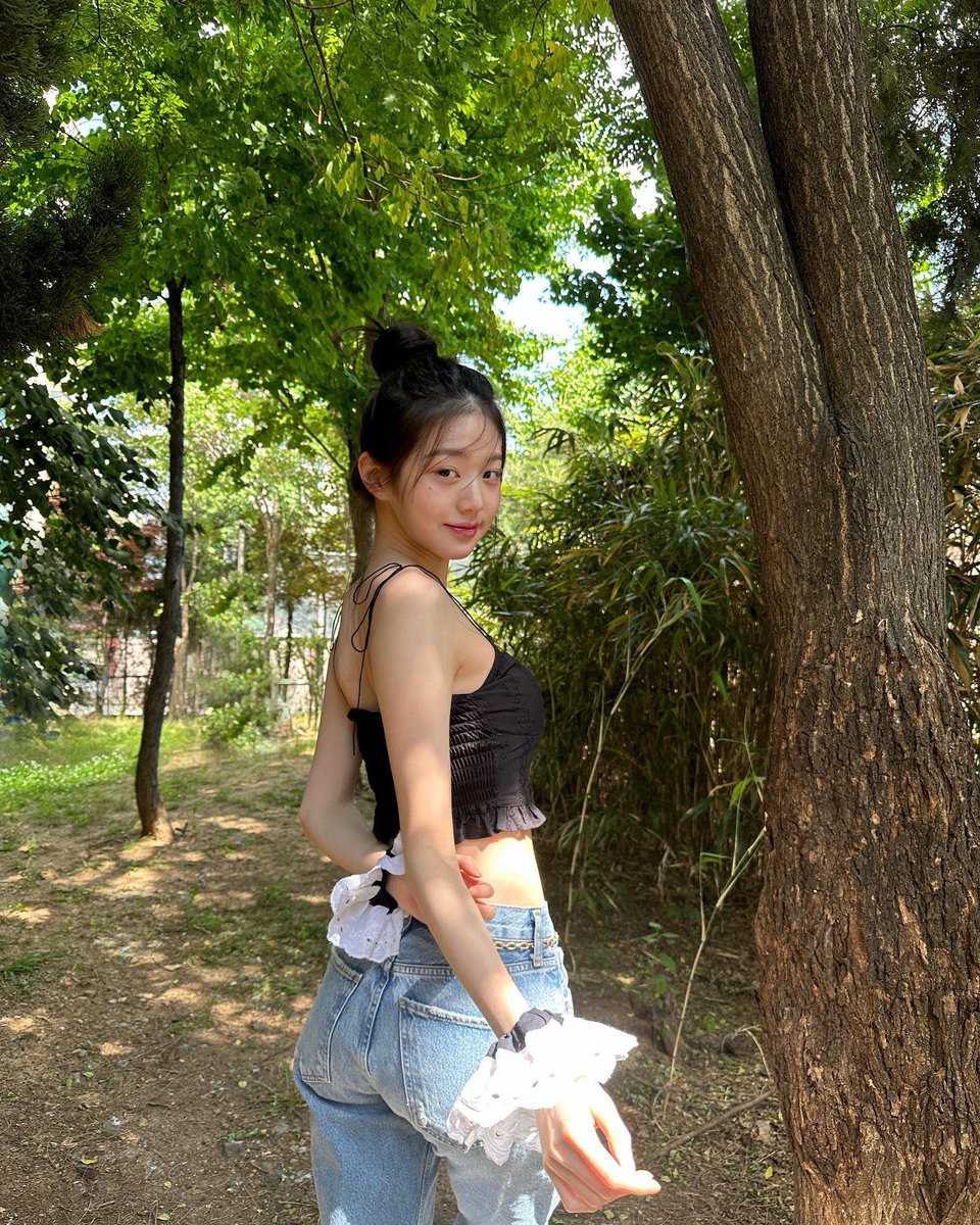 jangwantyoung's tweet photo. 원영아... 네가 내 여름이다..😎🍉🌊🍃 https://t.co/yQaCJ9FpRm