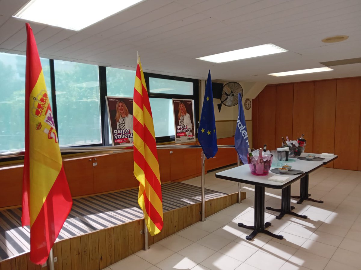 mar_crespo1970's tweet photo. Gran acto de los candidatos por Valents, en el Baix Llobregat, para  las próximas elecciones municipales del 28 de mayo.
Este próximo domingo ¡VOTA VALENTS!
@valents_SantBoi
@valents_cat
#votaesthersanchez 
#votavalents 
#municipals2023 
#municipales2023 https://t.co/KRdZ7GGnik