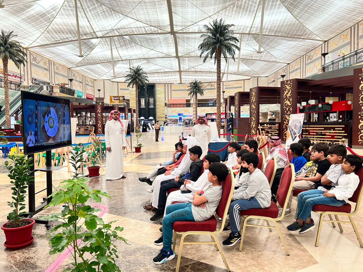 deffischool's tweet photo. 📚

جانب من زيارة طلابنا لـ
 #معرض_المصحف_الشريف 
بمجمع غاليريا 
#الهيئة_الملكية_بالجبيل 
#الدفي_الابتدائية https://t.co/jpONPdrFmi