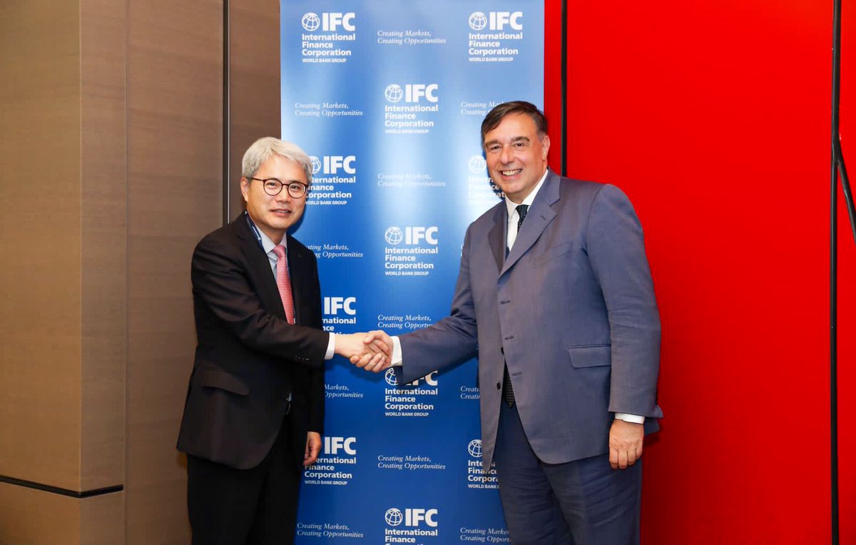 riccardopuliti's tweet photo. Met with Mr. Hee-sung Yoon, President & Chairman of #KEXIM where we exchanged views on #climatebusiness in Asia Pacific. We have big plans for the manufacturing sectors & hard to abate industries with #green tech together under our 2nd MOU we concluded in 2020. https://t.co/lJ6oh36kwc