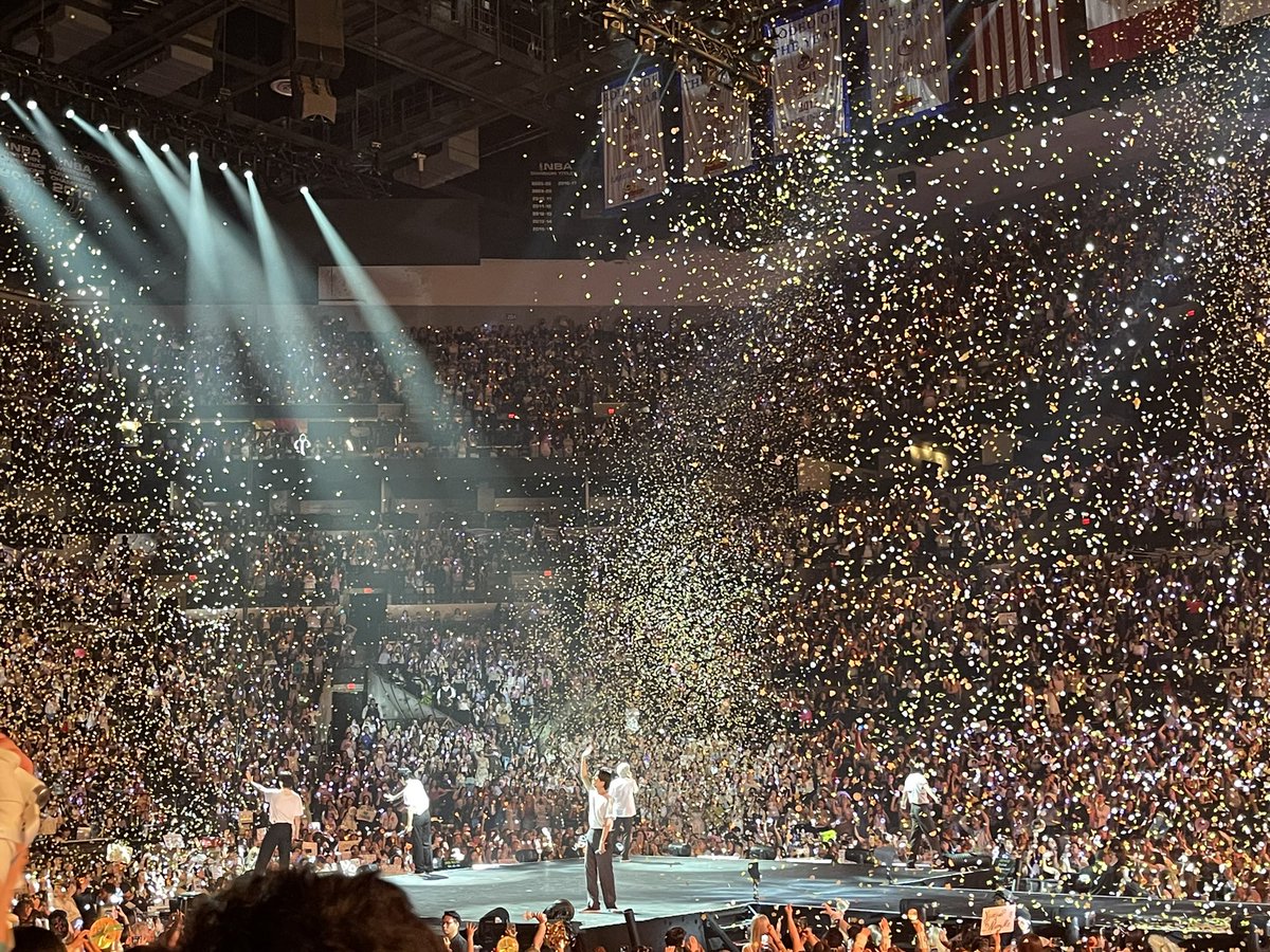 sincerehobi's tweet photo. No words will ever be able to express how much TXT means to me🩵😭
@TXT_members #TOMORROW_X_TOGEHTER 

#TXT_ASM_TOUR_in_SAN_ANTONIO
#TXTinSANANTONIO https://t.co/btvsu6OOUQ