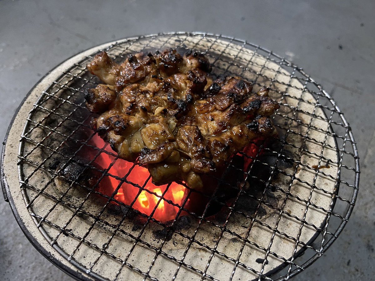 soup_lab415's tweet photo. 5月27日土曜日
SLOW living マルシェにて
鶏味噌炭火焼き

名付けて『徳川焼き』焼きます！！

詳細は、Instagramにて🦁🔥

https://t.co/CSgc2Sw78W https://t.co/j5UDSnZ8jc