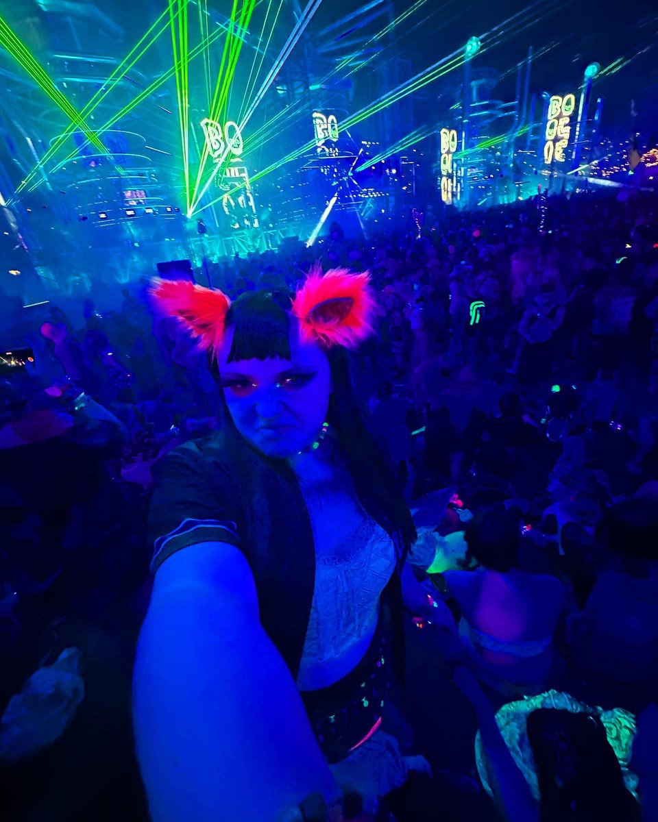 Suz🔮🦠🪬🔜BASS CANYON🩵👾🤖 tweet media