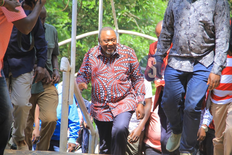 .<a href="/ItsMainaKageni/">Maina Kageni</a>: What would be your advice to the former President Uhuru kenyatta in regards to Jubilee party? Aendelee kungangana na wao ama awachane nayo? #MainaAndKingangi