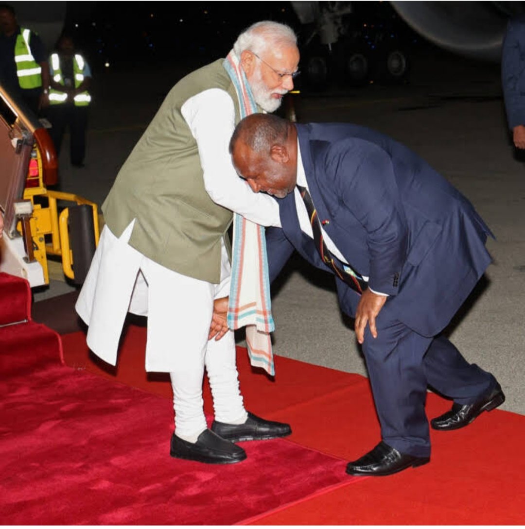 LalPrajapati1's tweet image. झुकती है दुनिया झुकाने वाला चाहिए.....!!

प्यार और सम्मान की पराकाष्ठा हे मोदी ....🙏🏻
#ModiInAustralia 
#ModiIsTheBoss