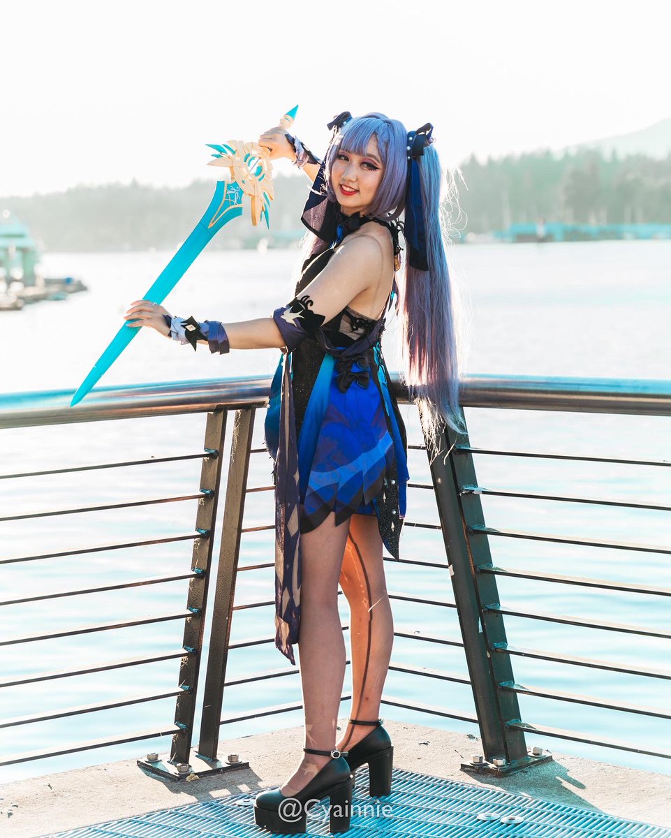 cyainnie's tweet photo. When you take #Keqing out on date in Liyue harbour, and she stops to enjoy the sun, and show-off her #skywardsword ⚔️
Outfit & wig by @CosplayRole
.
#cosplay #animecosplay #genshincosplay #GenshinImapact #GenshinImpactcosplay #fakeprop #blade #sword #cosplayphotography https://t.co/JXFnQS2WMl