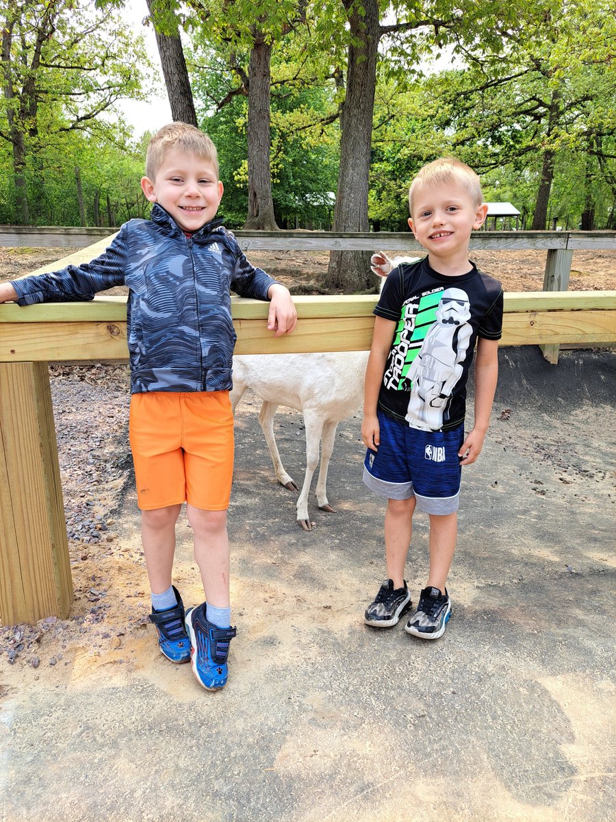 The #WeAreWD 4K families recently went on a 4K Family Outreach Trip to Wisconsin Deer Park. 

Las familias #WeAreWD 4K recientemente realizaron un viaje de divulgación familiar 4K a Wisconsin Deer Park.