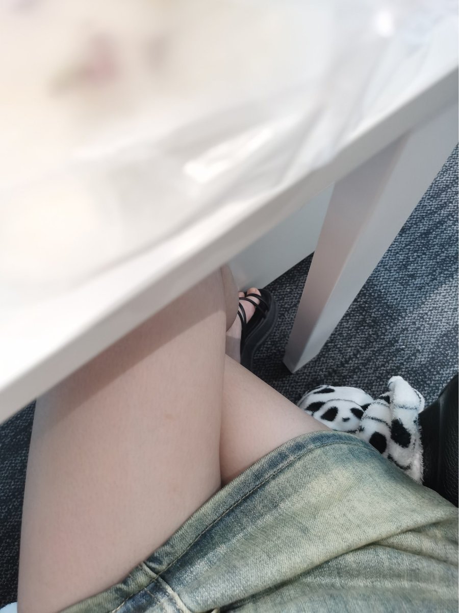 原本想着买条水洗的牛仔裙整点复古风，结果俺就妥妥一精神小妹