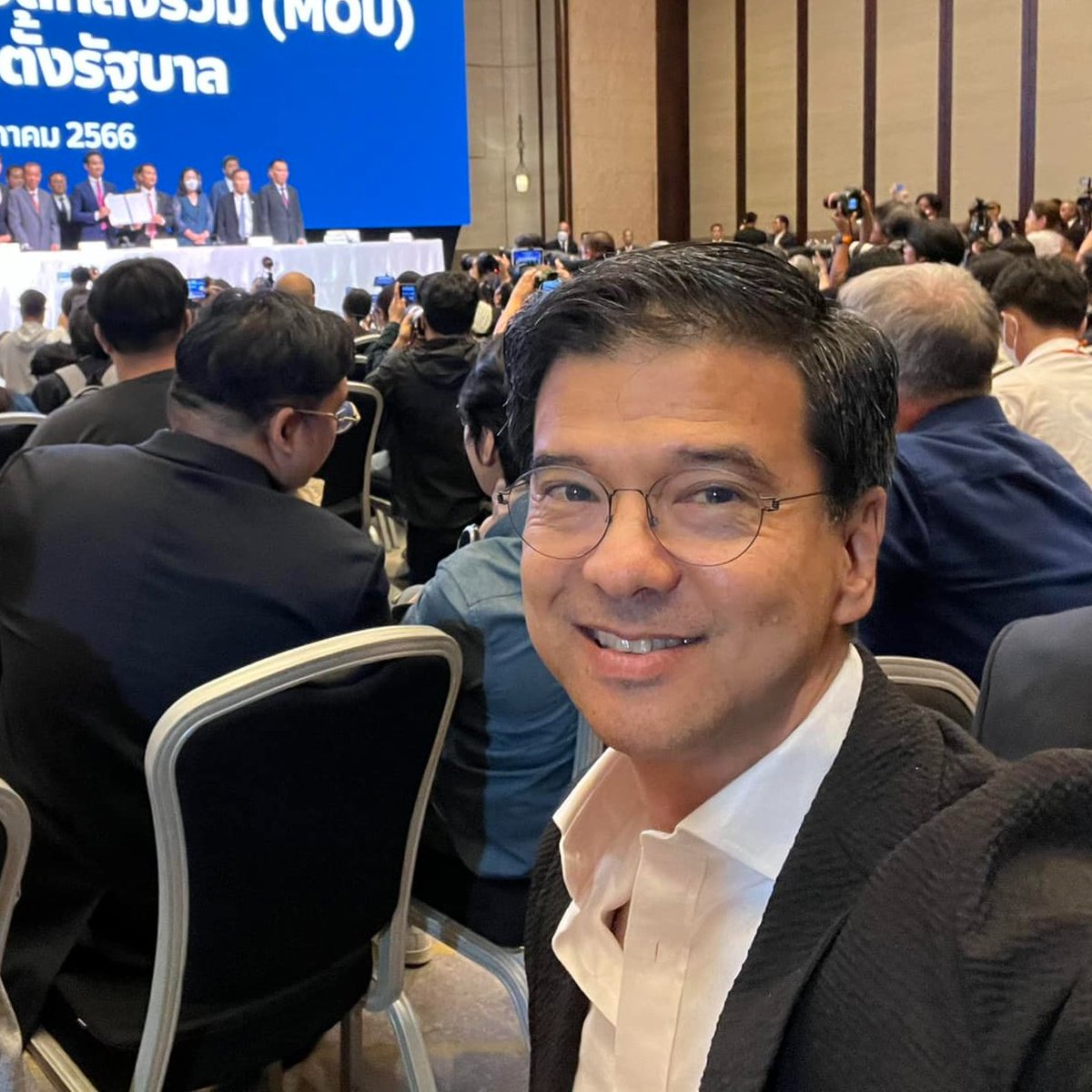 joe_black317's tweet photo. ล่าสุด #ศิธา ขอโทษแล้วครับ 

"..หากคำถามของผมมันล้ำหน้า (Advance)มากเกินไป จนทำให้ไม่สบายใจ ผมต้องขออภัยไว้ ณ ที่นี้ด้วย.."

#MOU8พรรคร่วมรัฐบาล 
#ศิธาทิวารี 
#หมอชลน่าน 
#เพื่อไทย 
#ไทยสร้างไทย