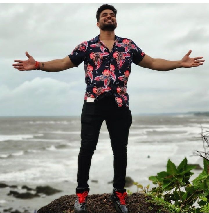 Life is too short to worry about stupid things..have fun and do what  makes you happy..

#CharismaticShivThakare
#ShivThakareInKKK13
#ShivThakare
#ShivKiSena