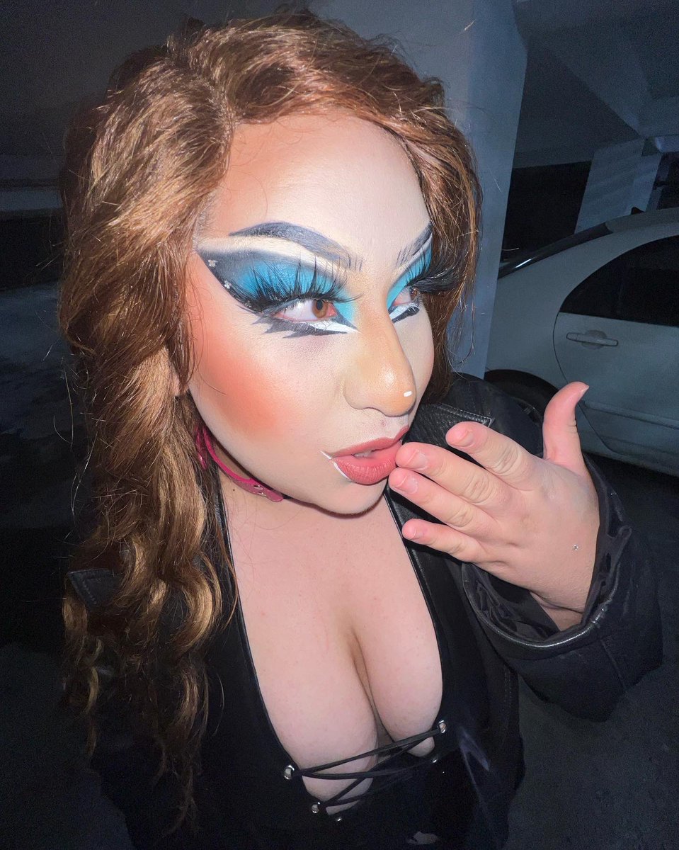 CarissimoHot's tweet photo. Soy voluminosa,latina,letal y sugerente🦋✨
•
choker: @darck_room_poppers 🌚
#fashion #babydrag #bajacaliforniagurls #dragbaja #dragqueen #storm #dragmexico #drag #sisoymujer #dragartist #dragevolution #lgbtq #makeupartist #makeupdrag #bioqueen https://t.co/qu78YXEx1w