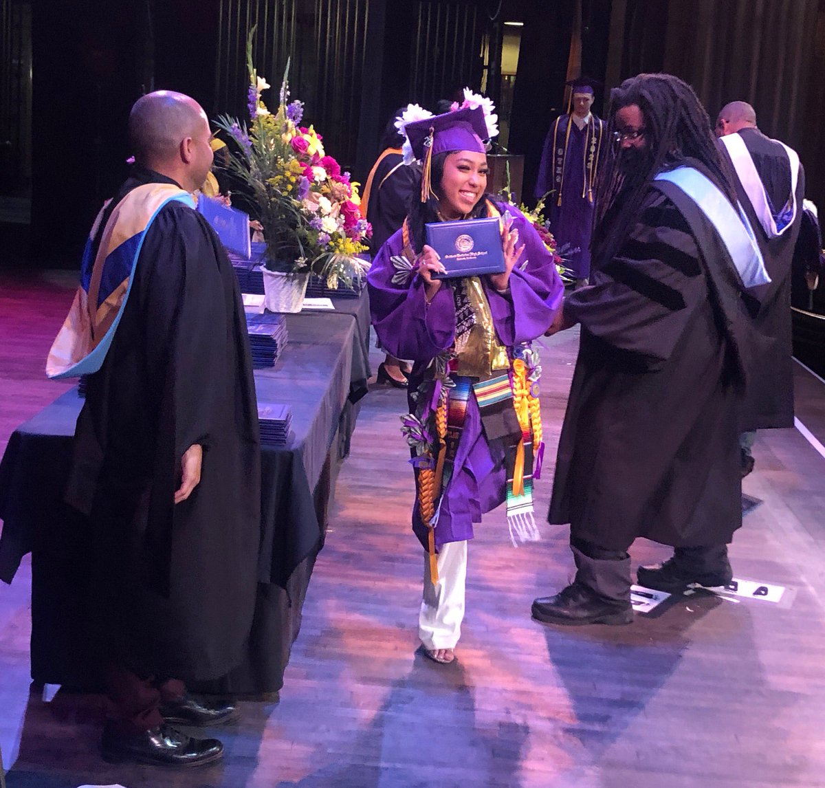 samdavis510's tweet image. BULLDOG GRADUATION!! #speechless #OakTech #Classof2023