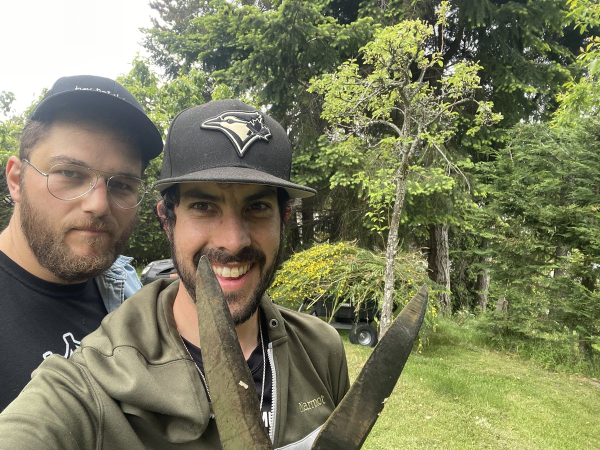 nctravisbarbour's tweet photo. My passion (for the month of May) is cutting Scotch Broom—an invasive species that has taken over much of the island and lower mainland.

#broombusters https://t.co/TquHWrPXgR