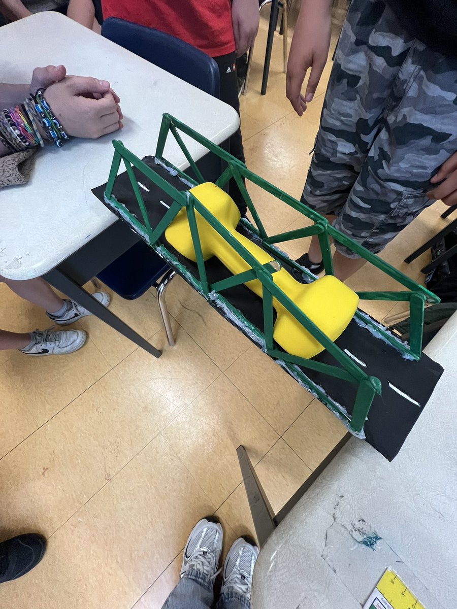 MsRehine's tweet photo. The Grade 5s designed and constructed bridges to support an 8 pound load 🌉🌁 https://t.co/Esq3ybGW5N