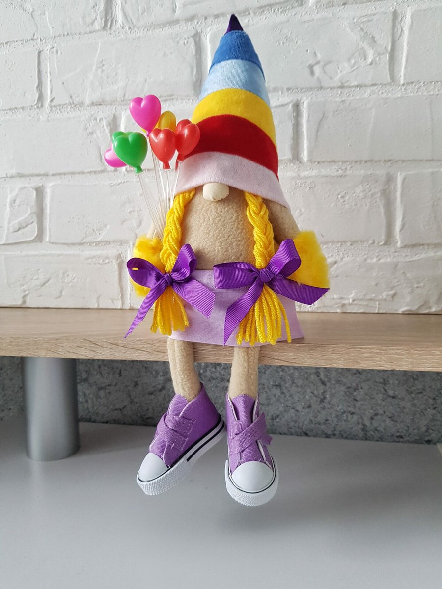 Rainbow gnome
dailydoll.shop/shop/rainbow-g…
#dailydollshop #dailydoll #texstildoll #artistgnome #handmadeartdoll #ooakdoll #realisticdoll #realisticdolls #articulateddolls #bjd #bjddoll #ooak #handmadedoll #cutetoys #christmasgift #ragdoll #ragdolls #redhair #artdoll #wizardofoz