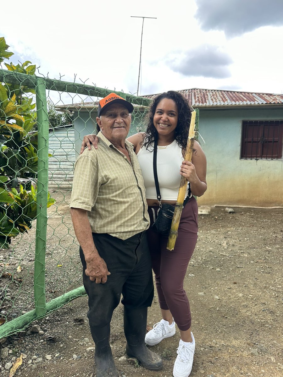 adastraarleen's tweet image. Exploring the world of Ramon Raspadura in San José de Ocoa. Master of the century-old technique, Ramon transforms sugarcane into delicious Raspadura 🍬 Taste the sweetness of tradition and nature&apos;s bounty 🌿 #DominicanRepublic #ecotourism #GoDomRep