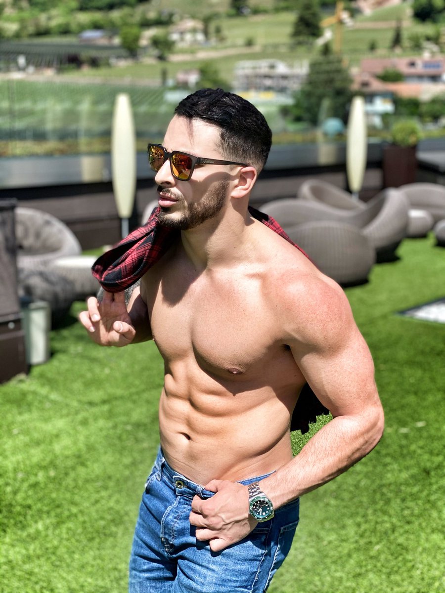caccio89's tweet photo. Qual è il tuo colore preferito? 
#color #abs #men #fashionmen https://t.co/Sx0lsOiIli
