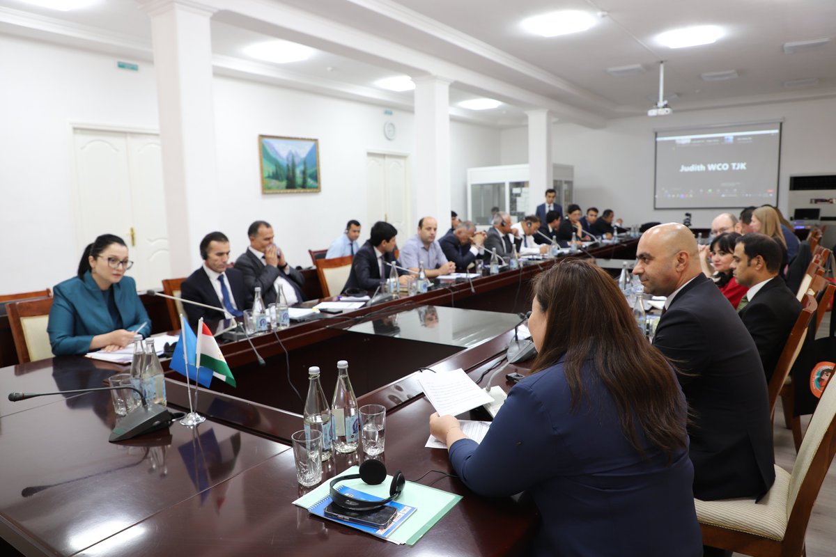 unicef_tjk's tweet photo. Under the chairmanship of the Ministry of Justice, @UnicefTajik, @UNDP, @UNHCR, @WHO and other relevant line ministries gathered around a table to discuss effective ways to accelerate the elimination of #childstatelessness in #Tajikistan. https://t.co/eI5KoK27KQ
