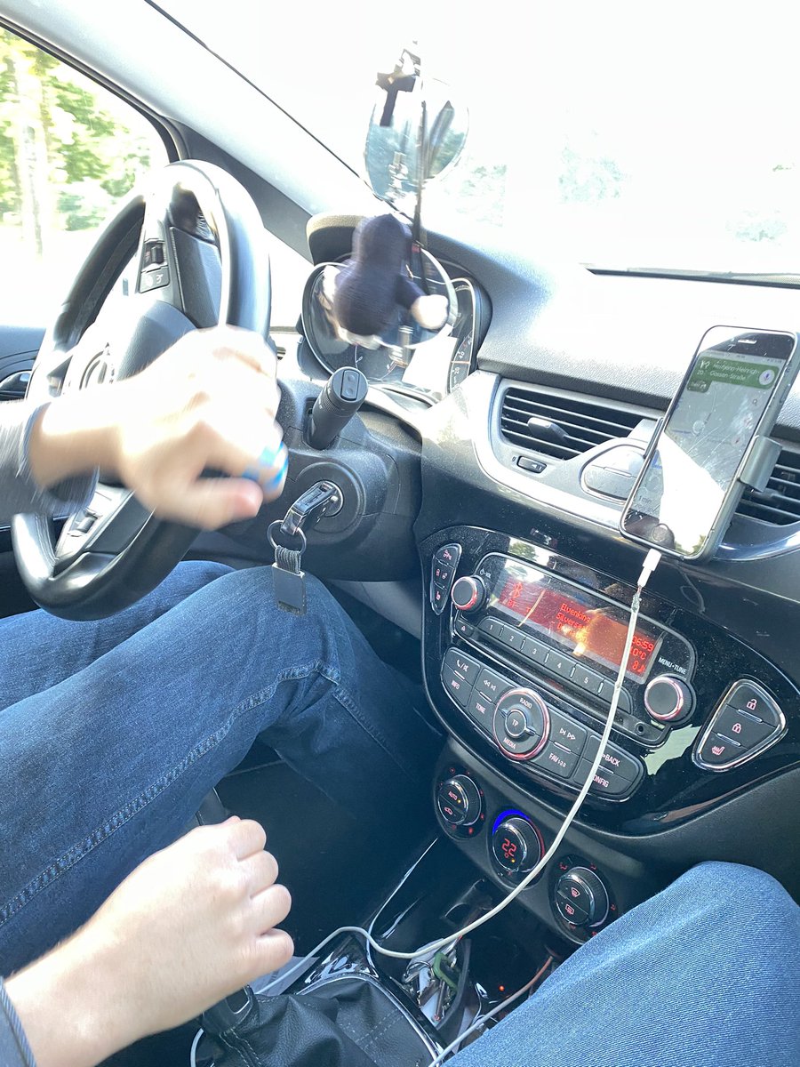 Der Mann kann kann kein Auto fahren, aber Köln woop wooop 😂