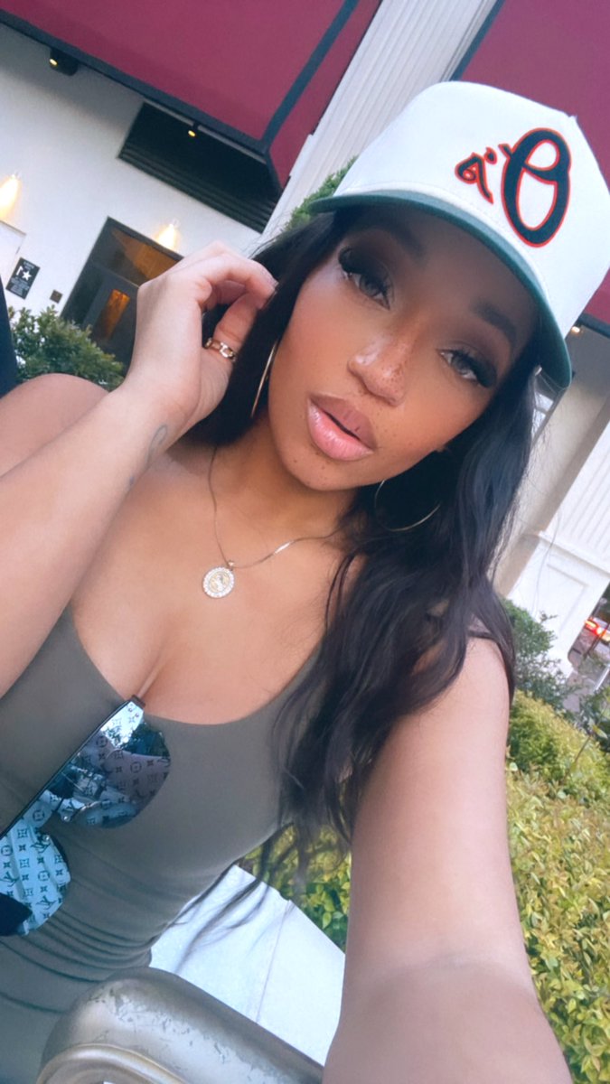 GoldyLocX's tweet photo. Showing face🫶🏽 https://t.co/dR4kzlSsvp