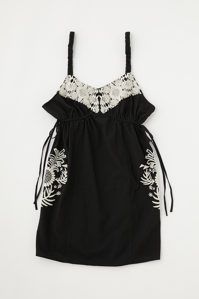 moussyofficial's tweet photo. M_EMBROIDERY CAMISOLE
→https://t.co/5LzE9x1gSM
立体的な刺繍が目をひく、キャミソールのミニドレス。
ヴィンテージの民族衣装などから着想を得て手描きした図案をもとに柄を起こした一着。
#M_MOUSSY
#MOUSSY
#M_
#キャミコーデ https://t.co/sXCENbQfUx